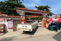 CSGT dùng xe chuyên dụng đưa thí sinh bị hỏng xe kịp đến điểm thi đúng giờ