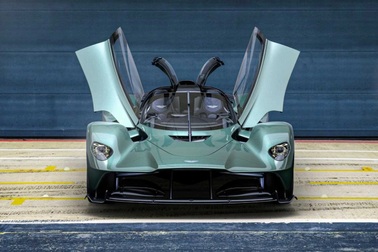 Aston Martin Valkyrie Spider 2022: chiếc xe Công thức 1 trên đường phố