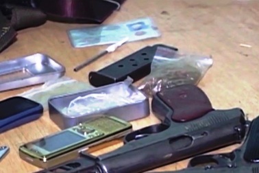 Mang hàng loạt súng đã lên nòng để vận chuyển ma túy