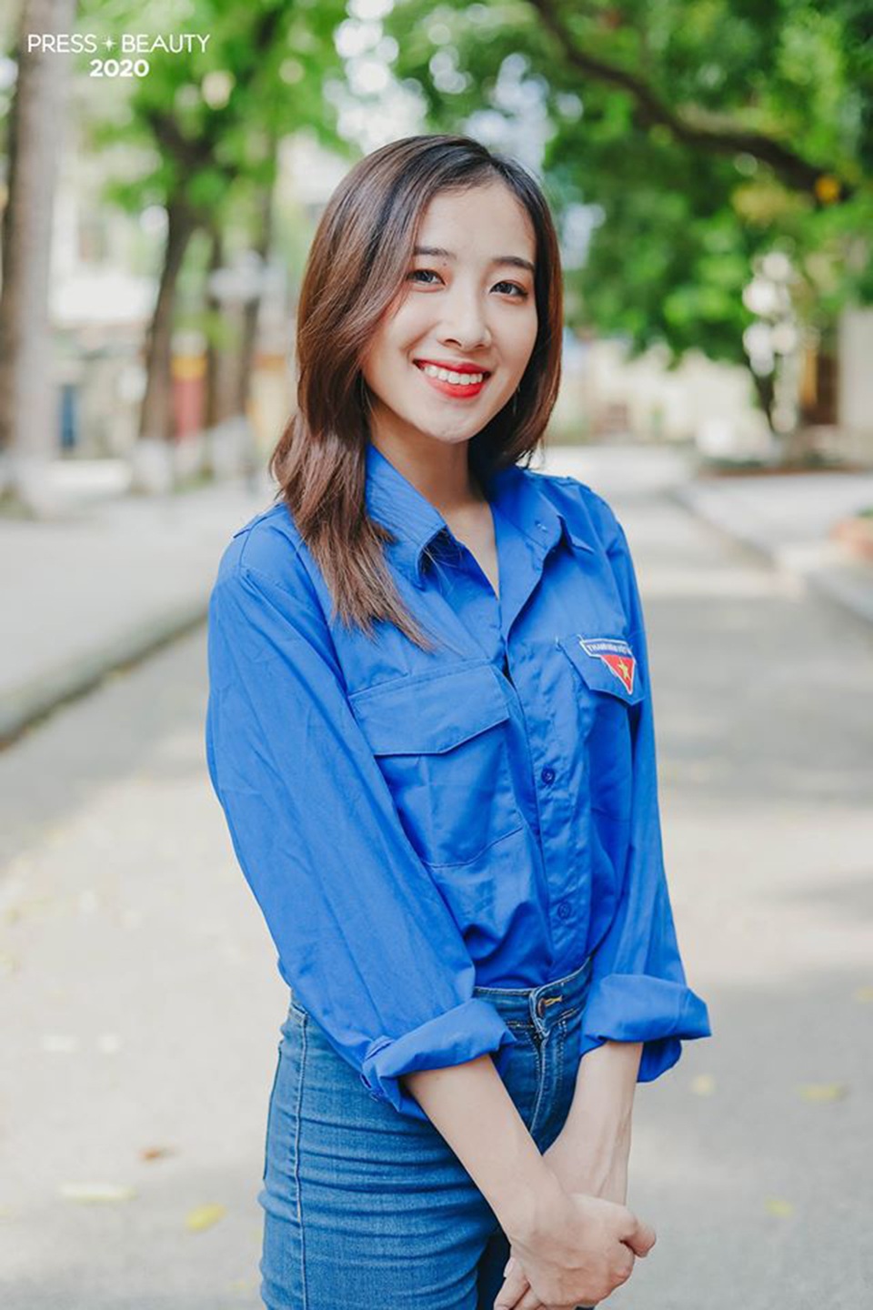 Top 10 thí sinh Hoa khôi Báo chí khoe sắc với màu áo xanh tình nguyện - 5 Top 10 thí sinh Hoa khôi Báo chí khoe sắc với màu áo xanh tình nguyện - 5