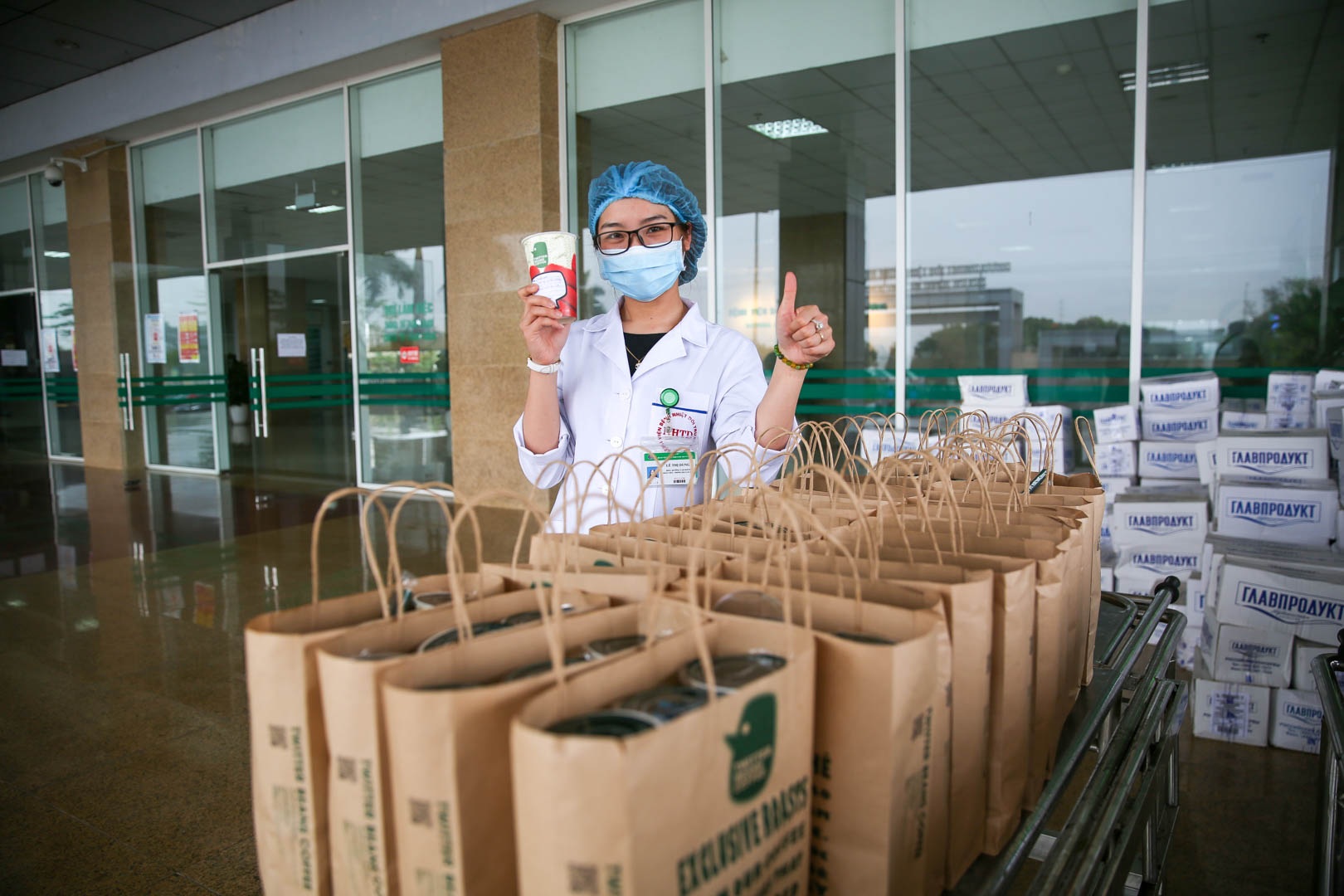 Một vạn ly cà phê đưa thông điệp xúc động đến các y, bác sĩ - 21 Một vạn ly cà phê đưa thông điệp xúc động đến các y, bác sĩ - 21