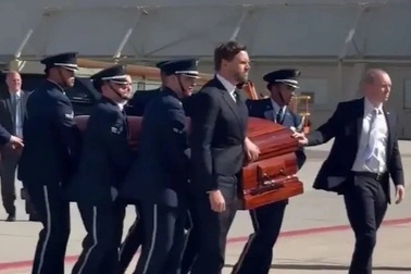 Phó Tổng thống Mỹ khiêng quan tài của nhà hoạt động bị ám sát