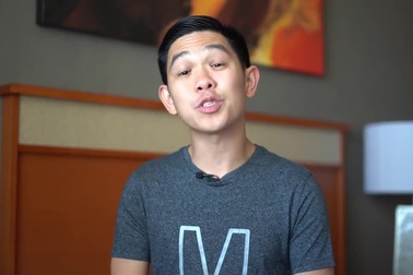 Cận cảnh laptop ZenBook Pro 15 của Asus với touchpad bằng màn hình cảm ứng