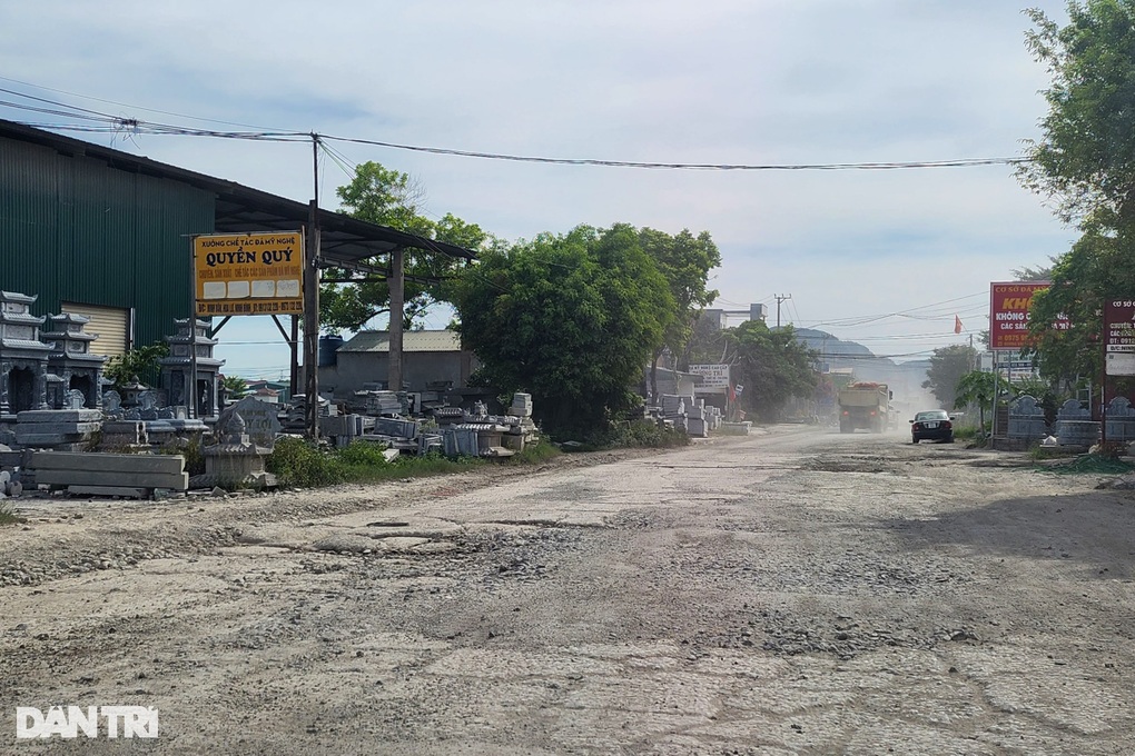 Con đường đau khổ dài 2,7km được đầu tư 65 tỷ đồng sửa chữa - 4 Con đường đau khổ dài 2,7km được đầu tư 65 tỷ đồng sửa chữa - 4