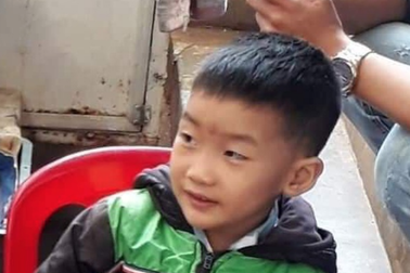 Đắk Lắk: Bé trai lớp 1 mất liên lạc với gia đình sau khi tan học