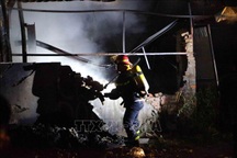 Hà Nội: Cháy lớn tại xưởng nhựa, khói đen bốc cao hàng chục mét