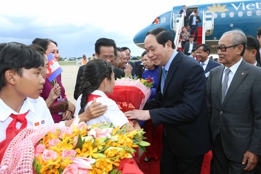 Chủ tịch nước Trần Đại Quang bắt đầu chuyến thăm cấp Nhà nước tới Campuchia