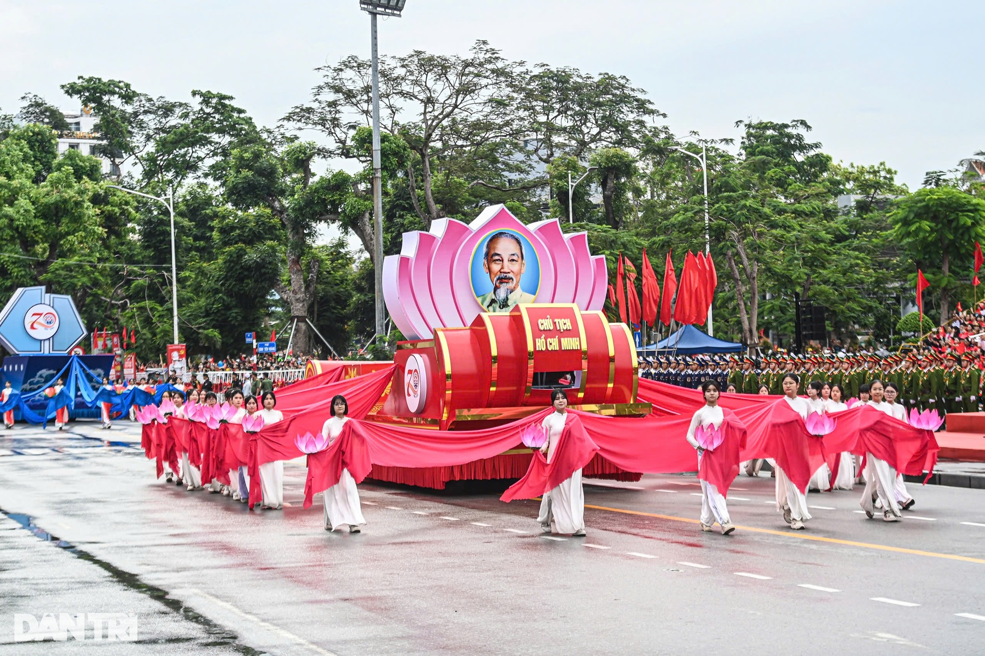 Những hình ảnh ấn tượng tại lễ kỷ niệm 70 năm Giải phóng Hải Phòng - 4
