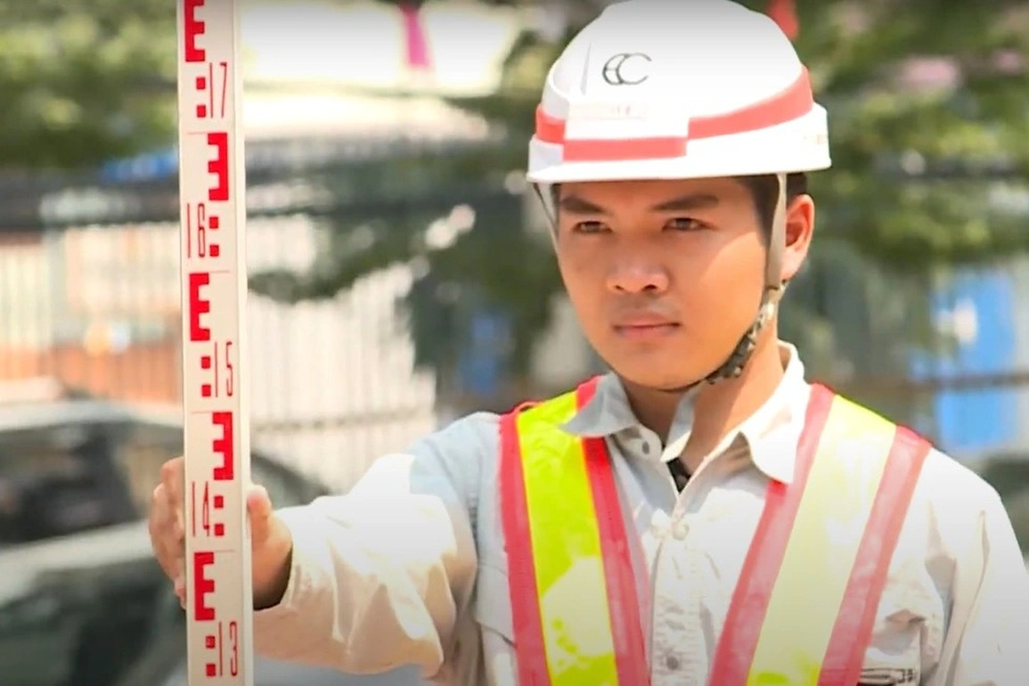 Nghề xây dựng hiện đại, máy móc đã thay thế nhân công phu hồ, xách vữa - 1 Nghề xây dựng hiện đại, máy móc đã thay thế nhân công phu hồ, xách vữa - 1