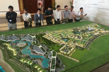 Sốt đất hầm hập, "cò" mạo danh chủ đầu tư để nhận tiền khách