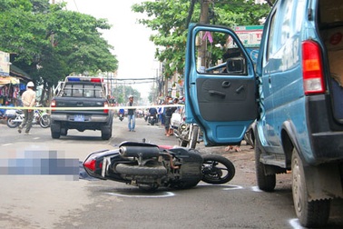 Tạm giữ tài xế mở cửa xe ô tô gây tai nạn chết người