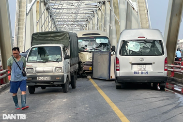 CSGT Hà Nội tăng cường xử lý vi phạm trên 4 cây cầu dẫn vào nội đô