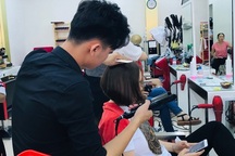 Con khát khao chọn nghề tạo mẫu tóc, mẹ quyết liệt can thiệp