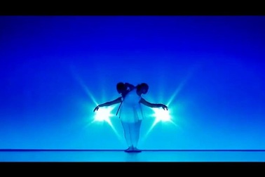 Màn biểu diễn với hiệu ứng ánh sáng tuyệt hay