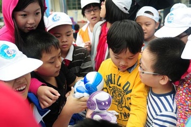 Robot nhảy TOSY đồng hành cùng Cuộc thi "Tự hào Việt Nam"