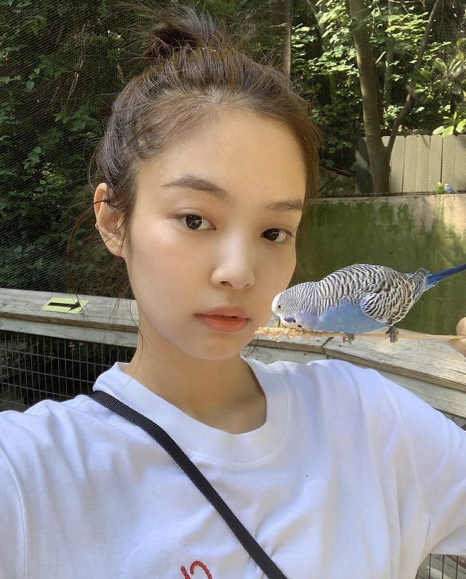 Nữ thần mặt mộc gọi tên Jennie (BLACKPINK): Dạo gần đây rất tự tin không son phấn, từ ngoài đời cho tới lên sân khấu đều quá đỉnh - Ảnh 2. Nữ thần mặt mộc gọi tên Jennie (BLACKPINK): Dạo gần đây rất tự tin không son phấn, từ ngoài đời cho tới lên sân khấu đều quá đỉnh - Ảnh 2.