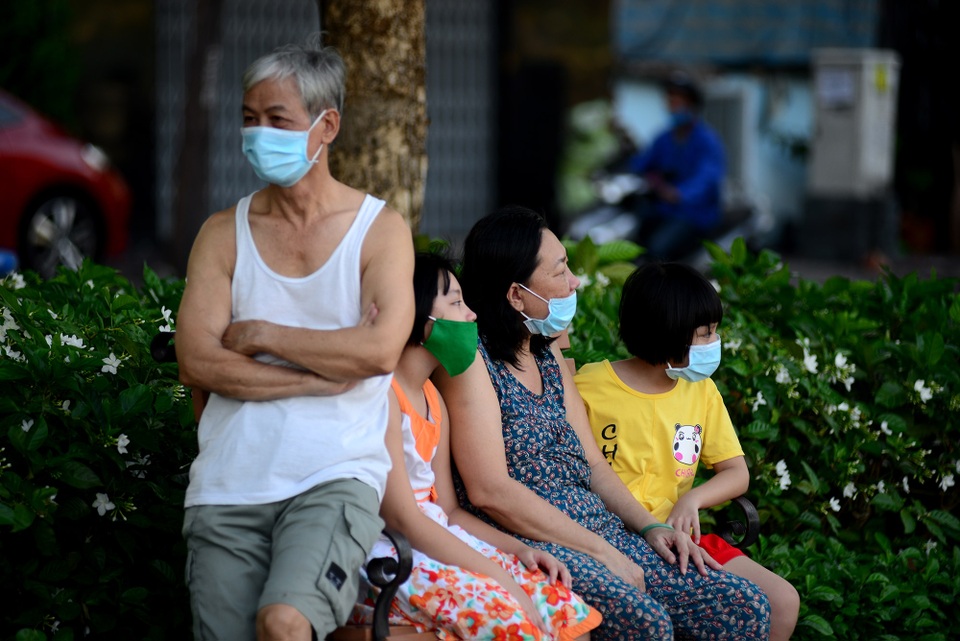 Người dân vui chơi.jpg Người dân vui chơi.jpg