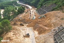 Hiện trạng sạt lở bủa vây cao tốc 2 làn xe La Sơn - Hòa Liên