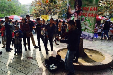 “Truy giấy phép biểu diễn với cậu bé kéo đàn ở bờ hồ Hoàn Kiếm là không ổn”