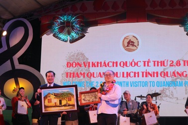 Hội An chào đón du khách quốc tế thứ 2,8 triệu trong đêm giao thừa