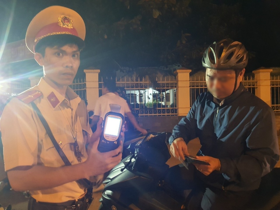 CSGT bố trí cán bộ chở tài xế nhậu say về nhà - 3