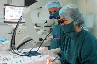 Khám mắt miễn phí cho 500 bệnh nhân diện chính sách