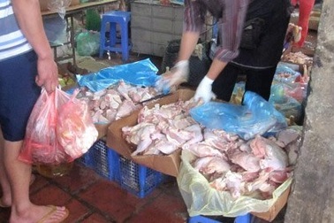 Chợ "gà chảy nước" siêu rẻ ở Hà Nội 