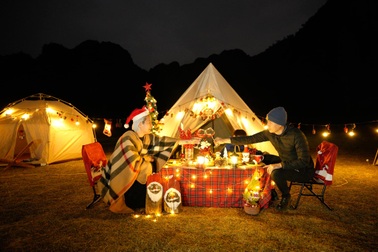 Khách TPHCM bay nghìn km ra Hà Nội đón Giáng sinh, hưởng cái lạnh