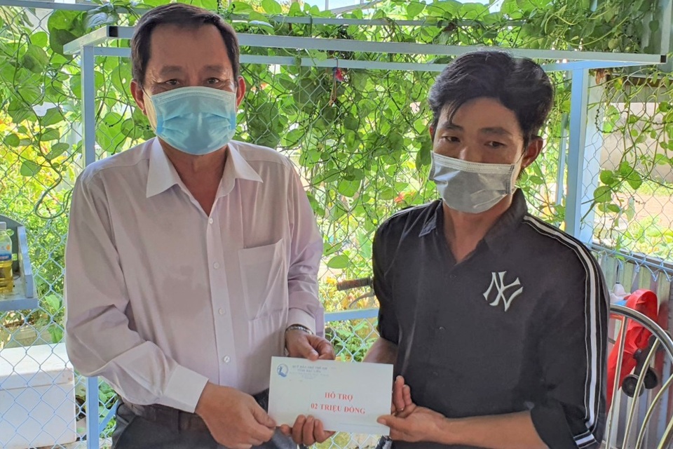 Bạc Liêu: Thăm hỏi, hỗ trợ gia đình 2 cháu bé tử vong - 2 Bạc Liêu: Thăm hỏi, hỗ trợ gia đình 2 cháu bé tử vong - 2