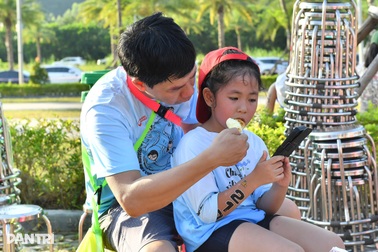 Phụ huynh "tiếp lửa" chiến binh nhí ở Aqua Warriors Vân Đồn - Camel Cup