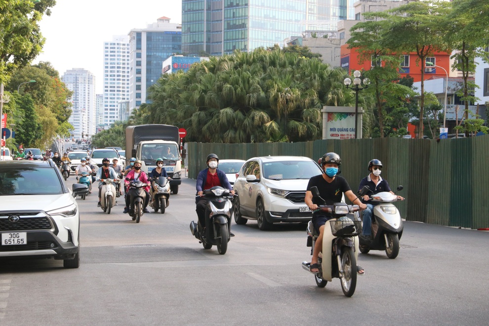 Hà Nội: Tuyến đường đẹp nhất thủ đô trước khi phải xén cây để mở rộng - 10 Hà Nội: Tuyến đường đẹp nhất thủ đô trước khi phải xén cây để mở rộng - 10