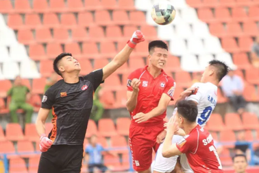 Hà Minh Tuấn và Mạc Hồng Quân xứng đáng khoác áo tuyển Việt Nam?