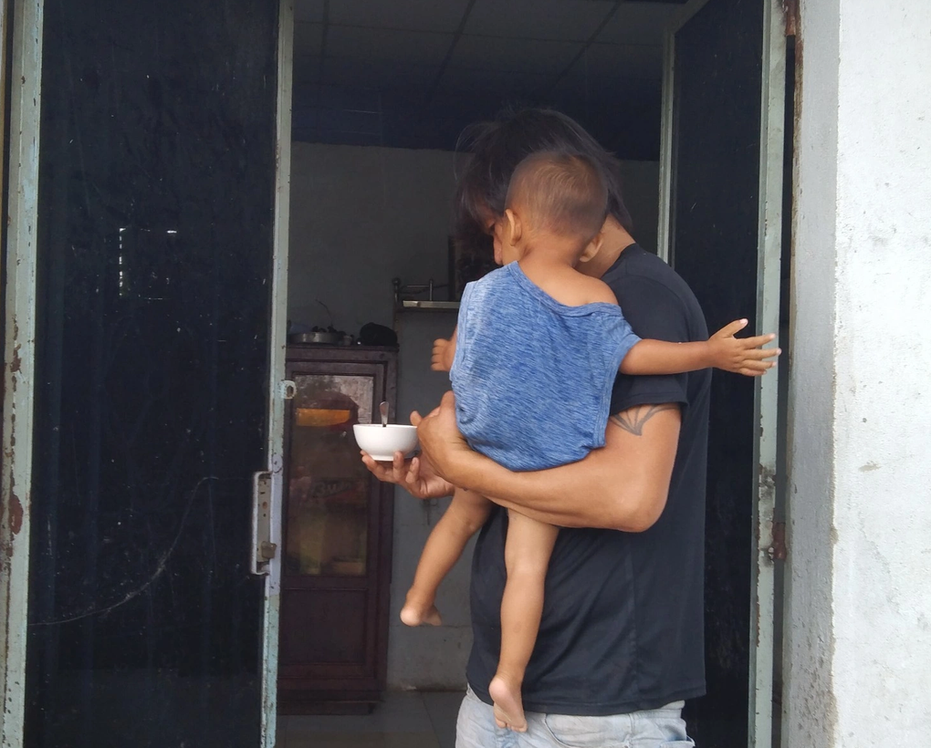 Nữ bảo vệ lương 6 triệu, tiến sĩ thu nhập gấp 7 cùng phải nhịn... sinh con - 3 Nữ bảo vệ lương 6 triệu, tiến sĩ thu nhập gấp 7 cùng phải nhịn... sinh con - 3