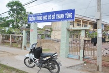Cà Mau: Hiệu trưởng bị “tố” mở cổng phụ để “độc quyền” bán hàng