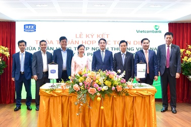 Vietcombank-REE ký thỏa thuận hợp tác toàn diện, hợp đồng tài trợ Dự án nhà máy điện gió số 3