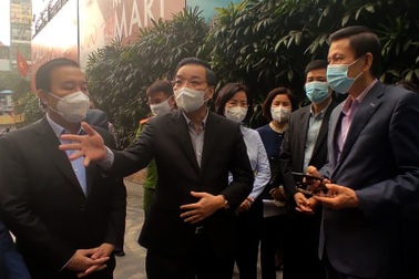 Chủ tịch Hà Nội Chu Ngọc Anh thị sát chung cư 88 Láng Hạ sau ca Covid-19