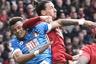 Ibrahimovic: "Tyrone Mings đã nhảy vào tay tôi"