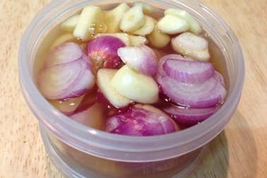 Có nên trị ho bằng siro mật ong, hành tím và tỏi?