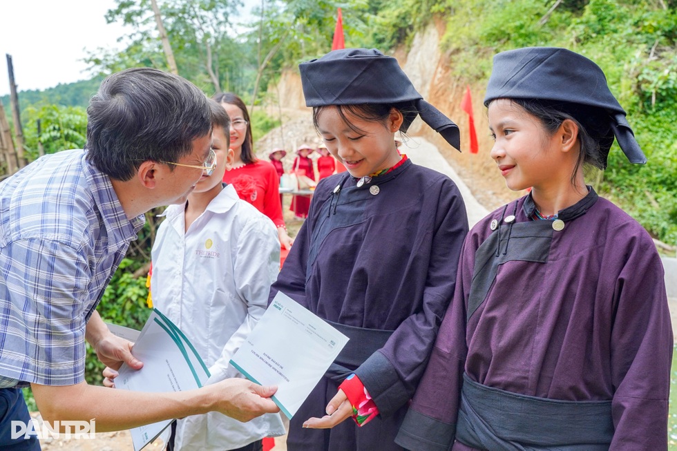 “Có công trình mới để đi lại an toàn, chúng tôi vui lắm!” - 9 “Có công trình mới để đi lại an toàn, chúng tôi vui lắm!” - 9