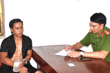 Gã trai gây rối ở phòng tập gym, đâm 3 công an bị thương