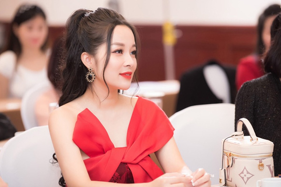 Vàng Anh Minh Hương đẹp rạng rỡ ở tuổi 39 - 5 Vàng Anh Minh Hương đẹp rạng rỡ ở tuổi 39 - 5