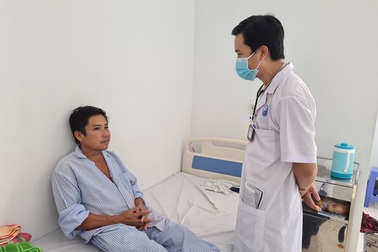 Bỗng nhiên bị méo mặt do liệt dây thần kinh số 7