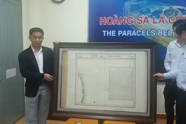 Việt kiều Mỹ tặng bản đồ vô giá về Hoàng Sa cho Đà Nẵng