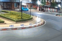 Nổi bật tuần qua: Thanh niên lao vào vòng xuyến vì phóng mô-tô tốc độ cao