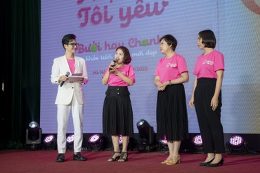 Những vết sẹo chằng chịt của nữ chiến binh "chiếc nơ hồng" vượt qua ung thư