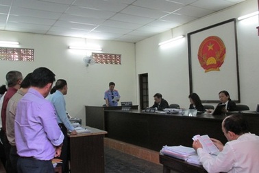 Tranh luận gay gắt tính pháp lý của quyết định không công nhận hiệu trưởng