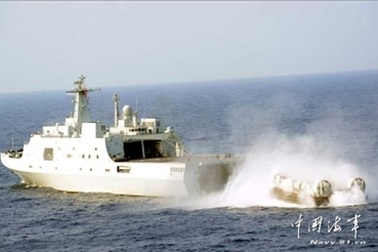 Tàu đổ bộ "Bò rừng" Trung Quốc nguy hiểm thế nào?