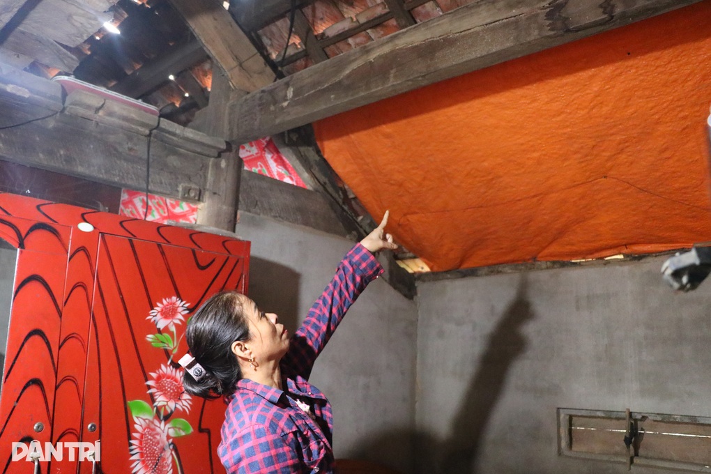 Người mẹ nghèo không dám ngủ trong nhà, mong một chốn dung thân vững chãi - 2 Người mẹ nghèo không dám ngủ trong nhà, mong một chốn dung thân vững chãi - 2