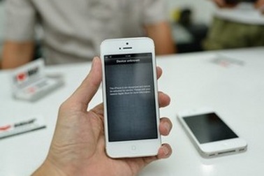 Cận cảnh iPhone 5 đầu tiên có mặt tại Việt Nam