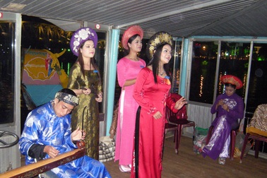 Tăng mức thù lao cho diễn viên, nhạc công ca Huế